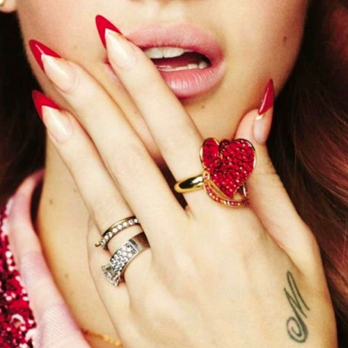 Nail Trends - Lana Del Rey Stiletto Nails